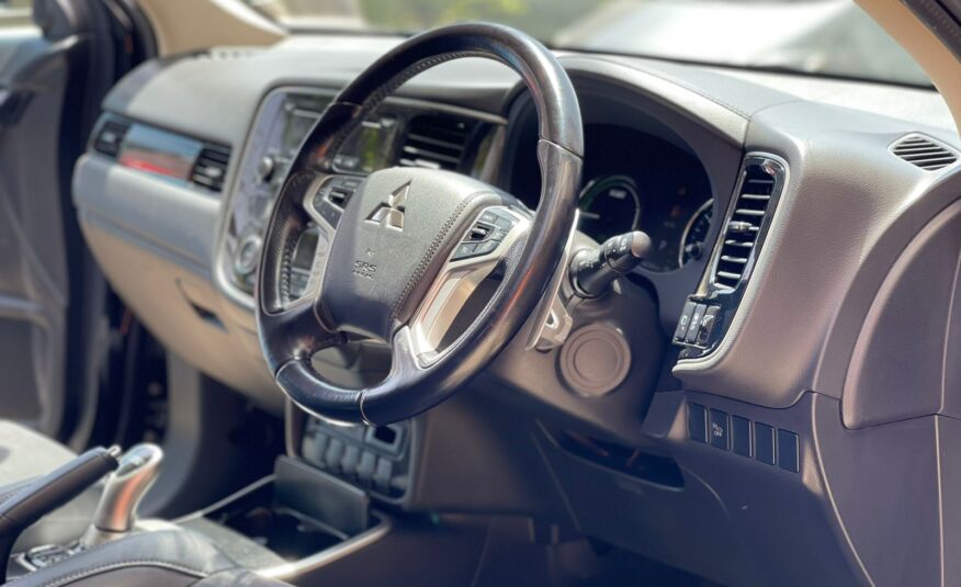 2016 Mitsubishi Outlander PHEV (Hybrid)