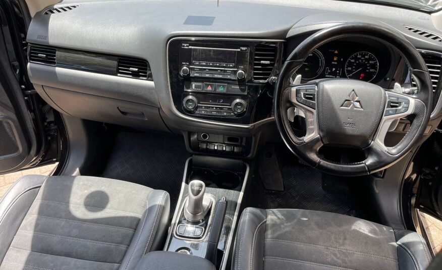 2016 Mitsubishi Outlander PHEV (Hybrid)