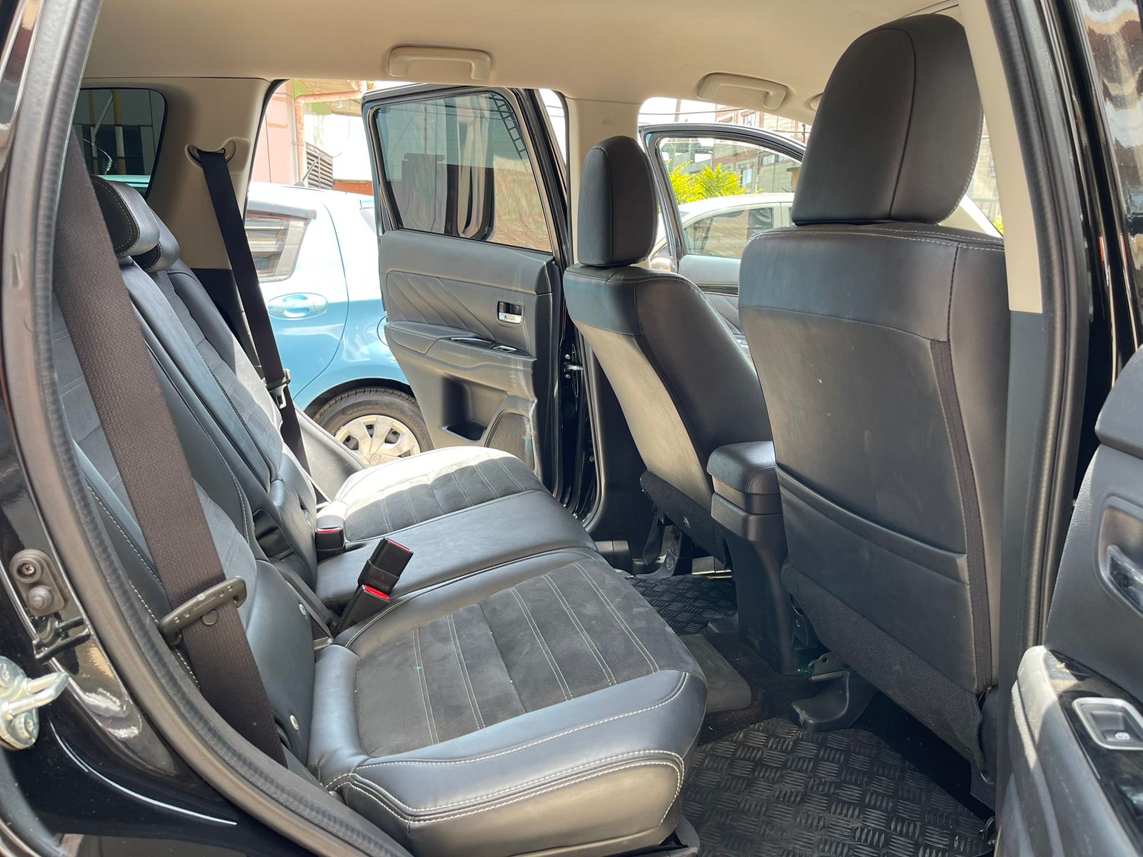 2016 Mitsubishi Outlander PHEV (Hybrid)