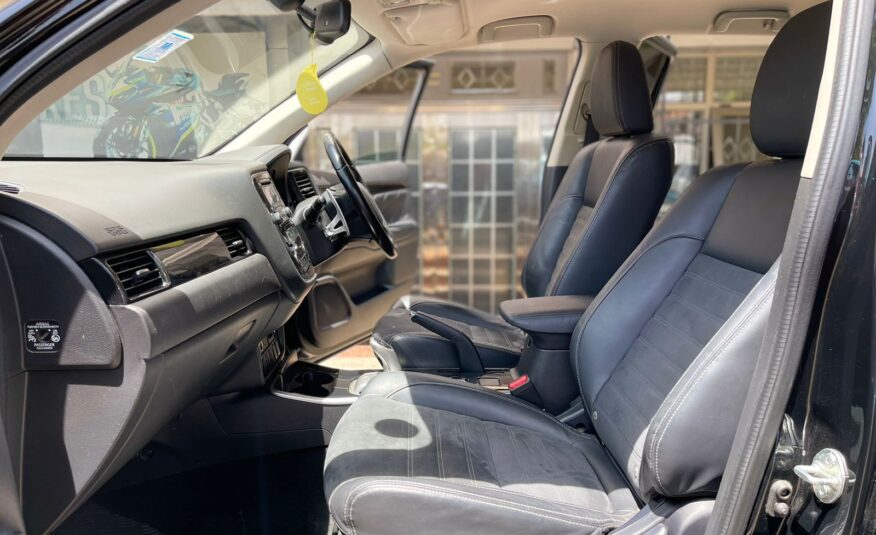 2016 Mitsubishi Outlander PHEV (Hybrid)