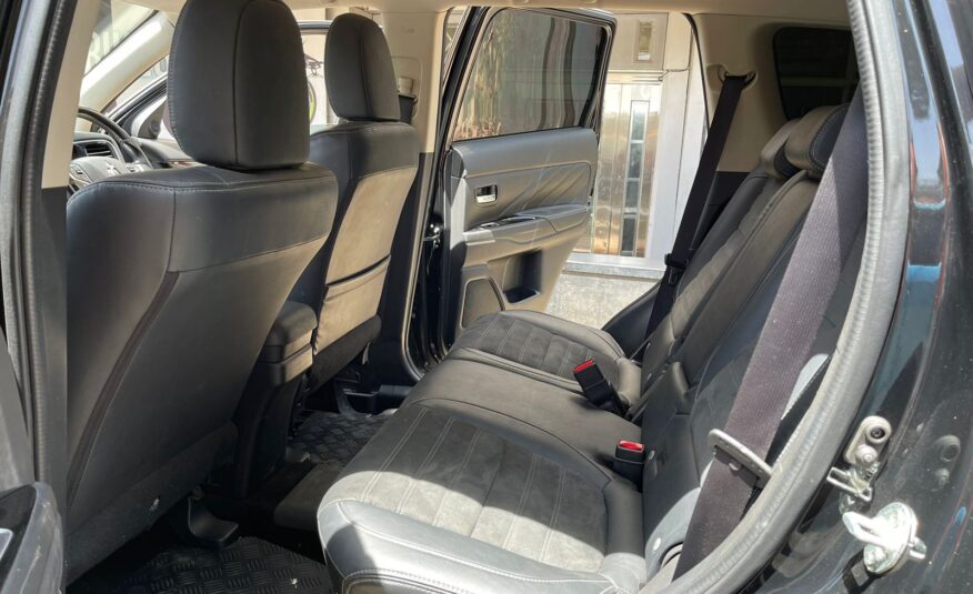 2016 Mitsubishi Outlander PHEV (Hybrid)