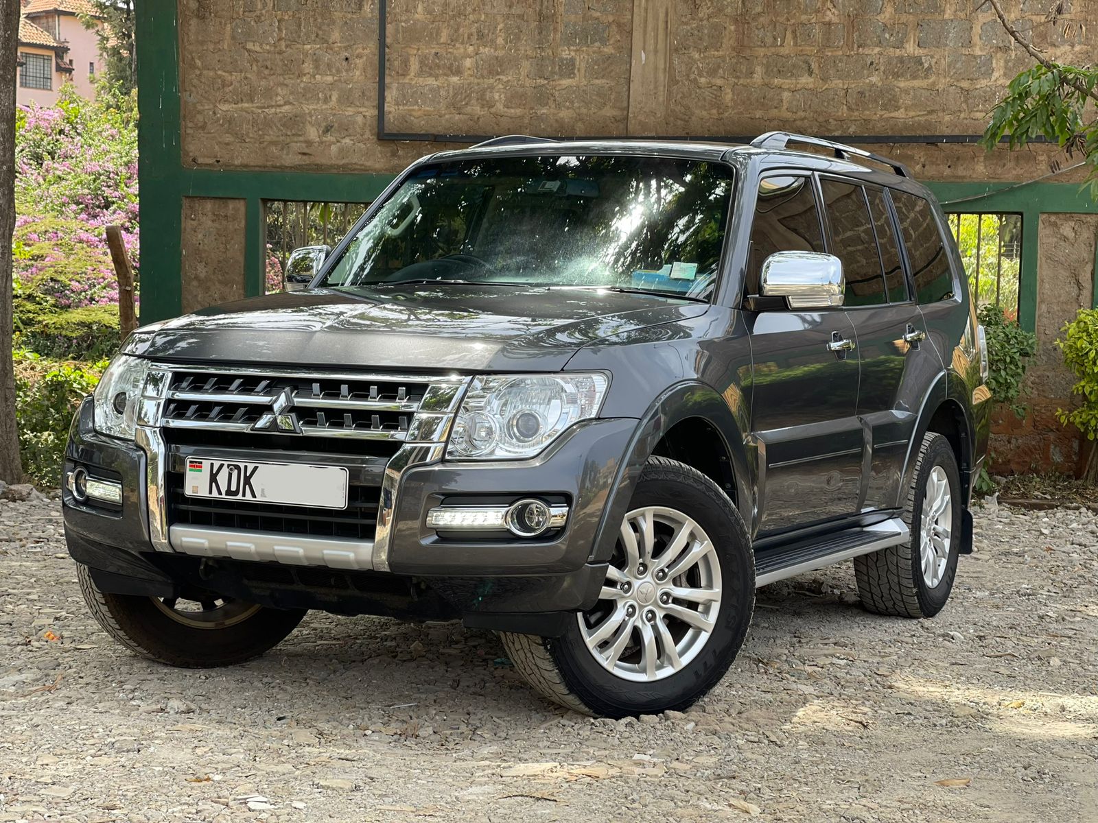 2016 Mitsubishi Pajero