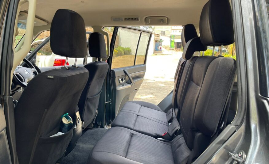 2016 Mitsubishi Pajero