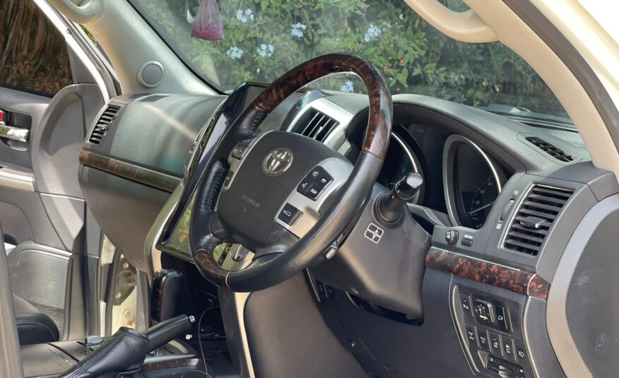 2014 Toyota Landcruiser V8 ZX
