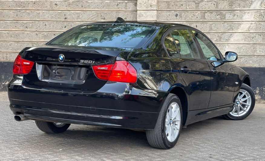 2011 BMW 320i