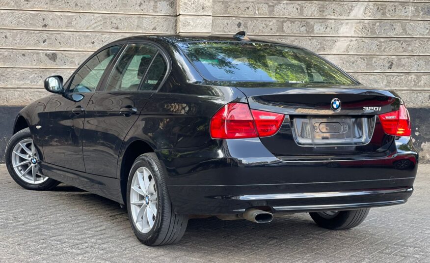 2011 BMW 320i
