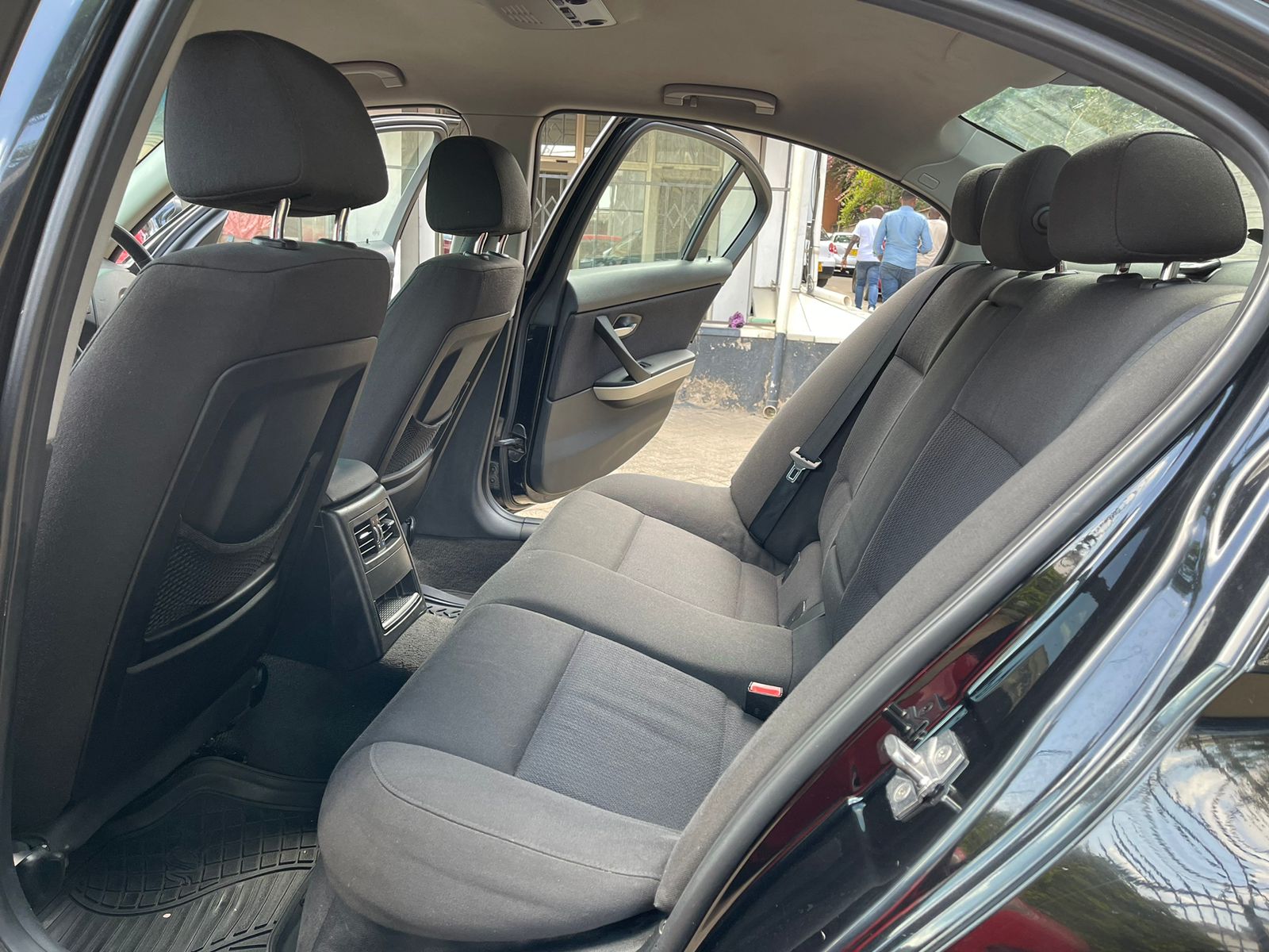 2011 BMW 320i