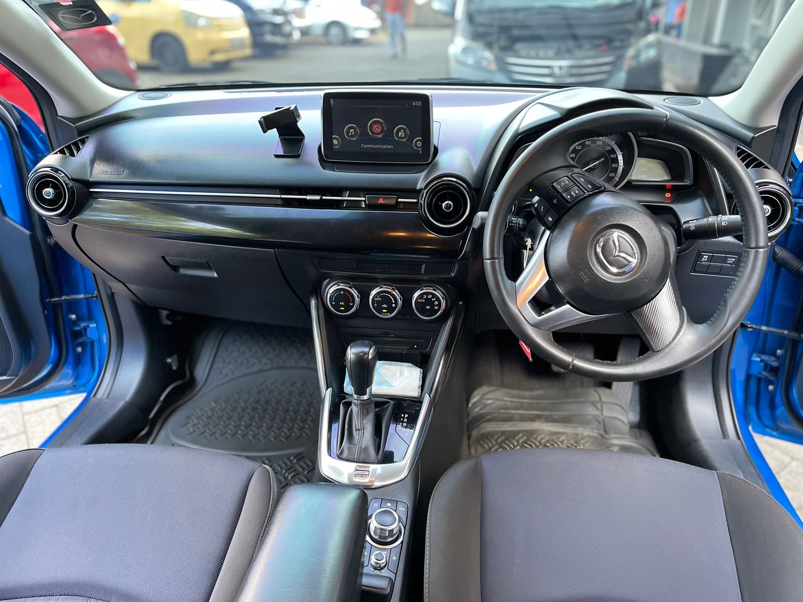 2015 Mazda Demio Newshape