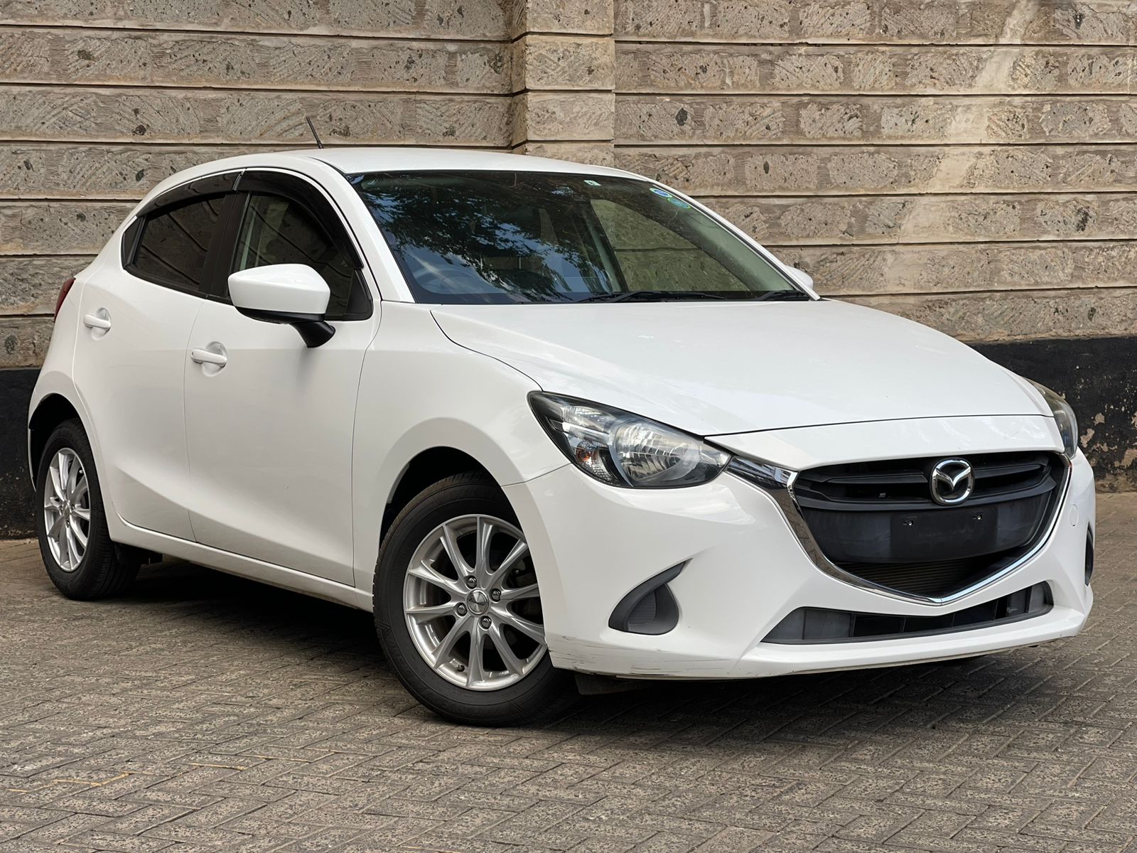 2015 Mazda Demio Newshape