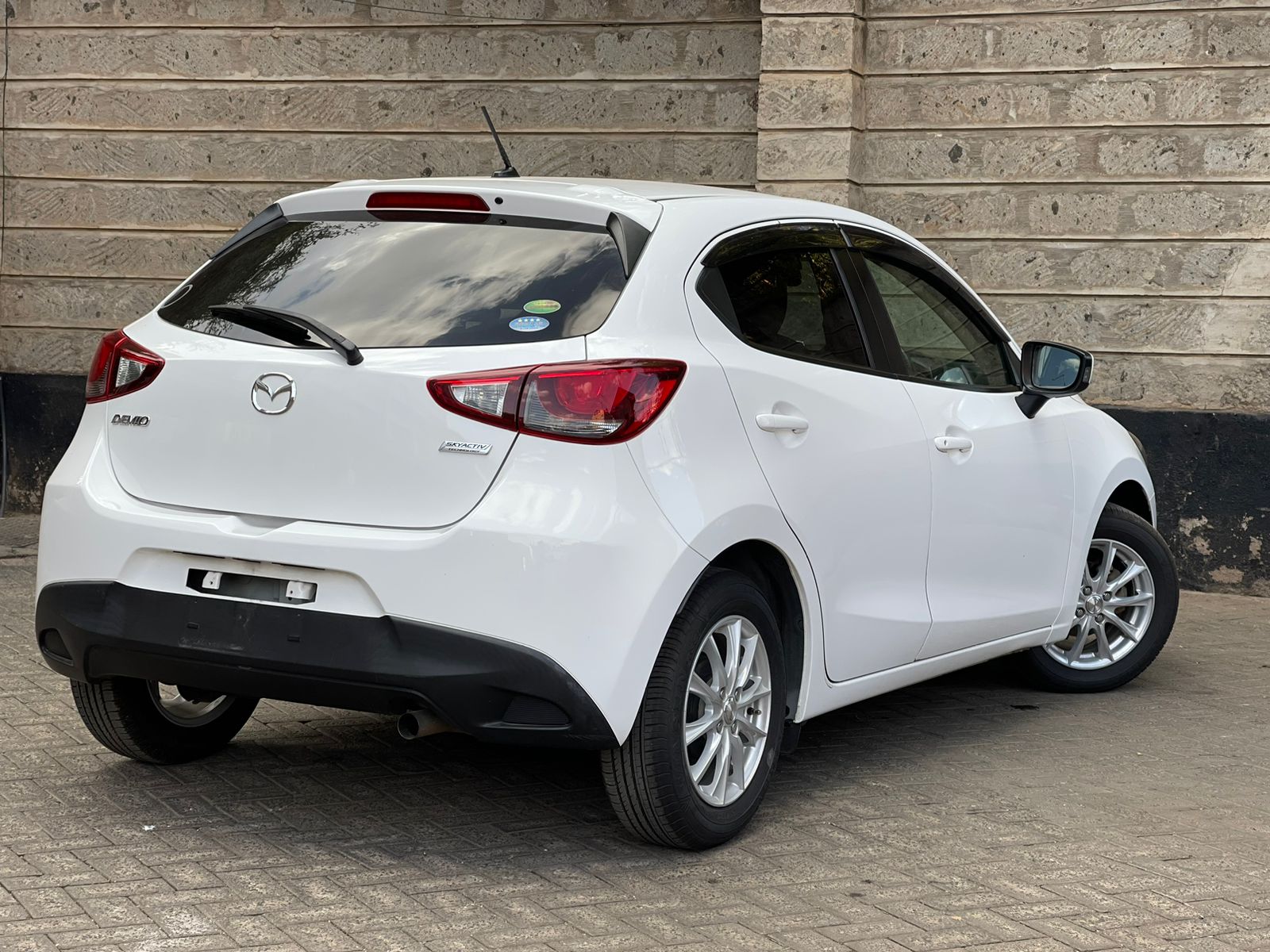 2015 Mazda Demio Newshape