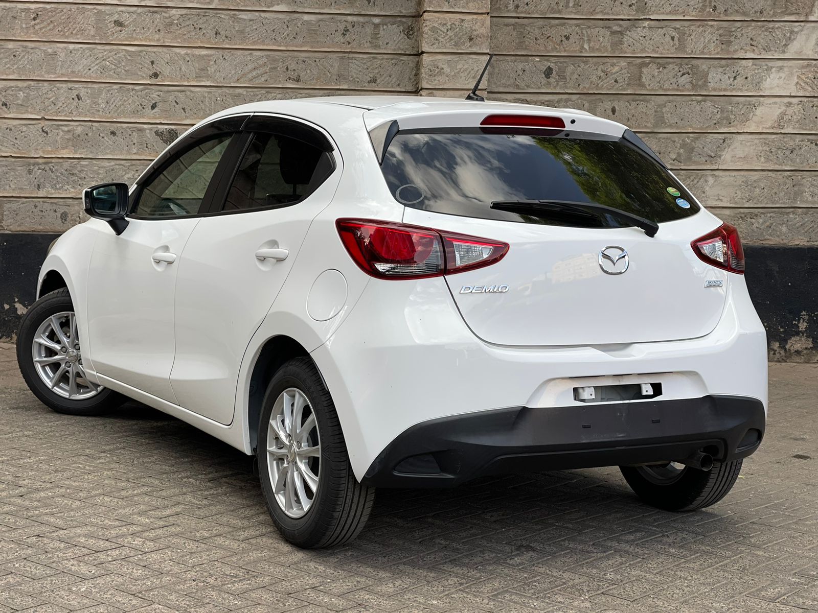 2015 Mazda Demio Newshape