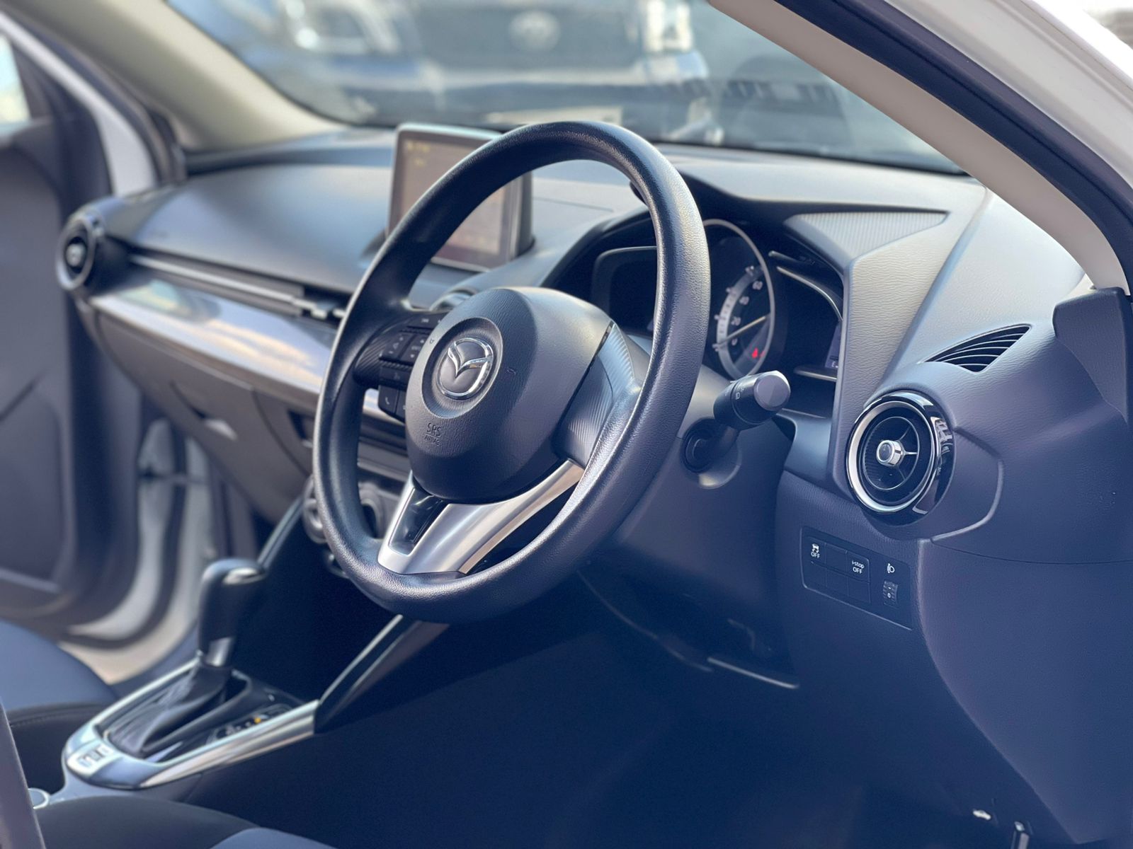2015 Mazda Demio Newshape