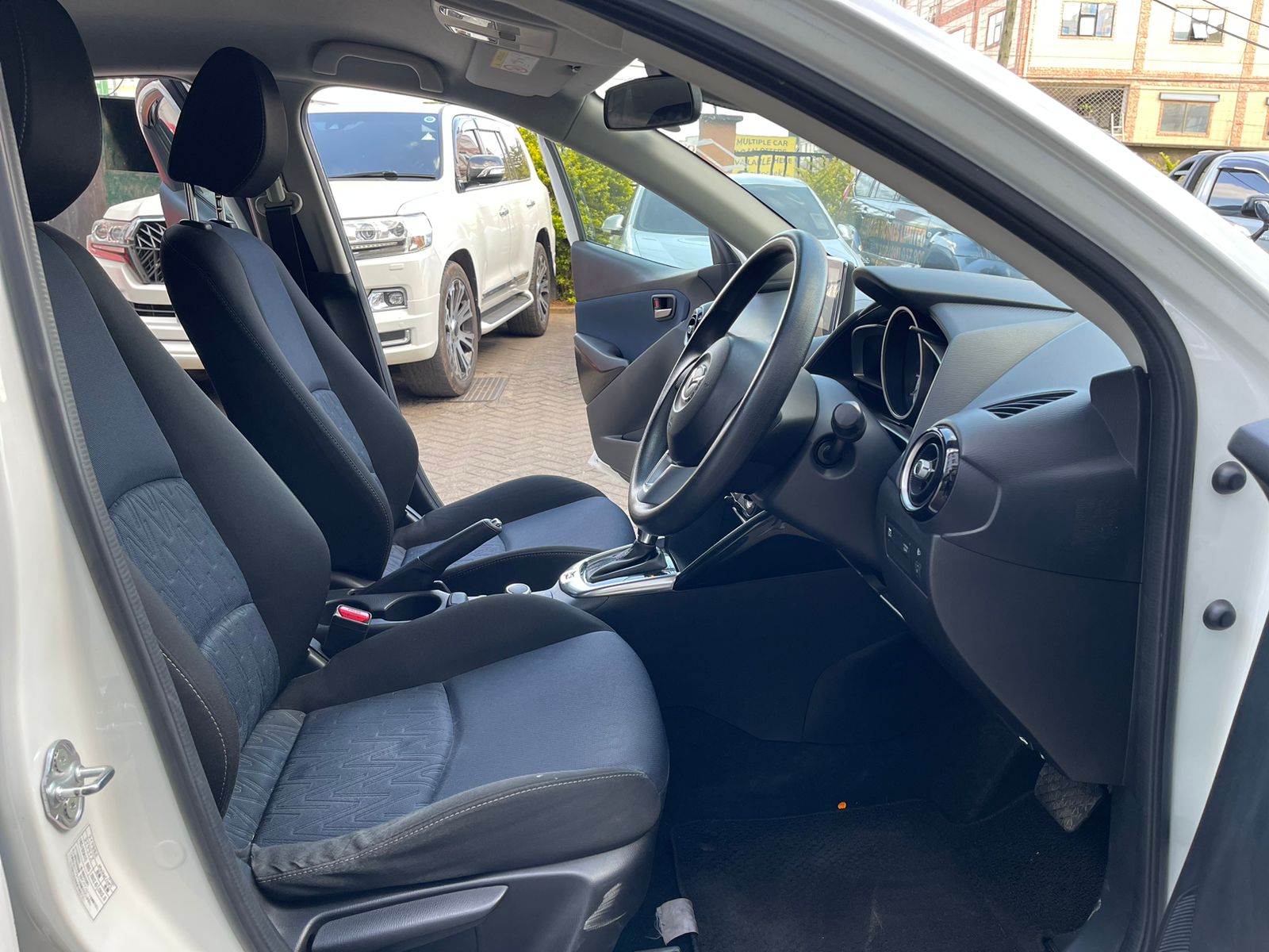 2015 Mazda Demio Newshape