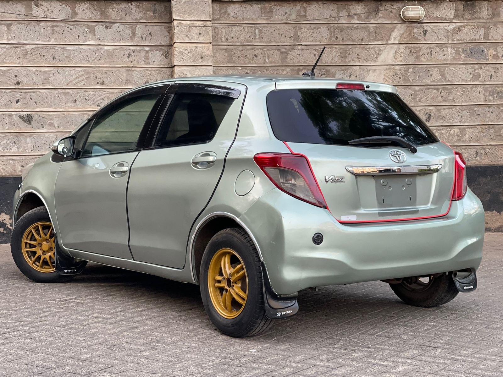 2011 Toyota Vitz