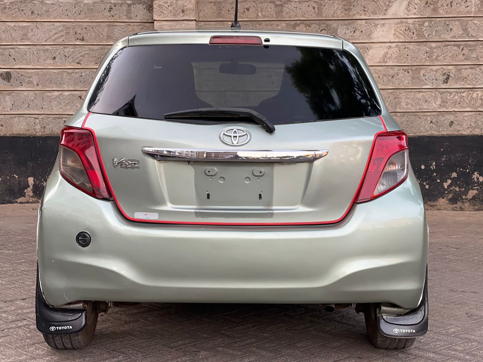 2011 Toyota Vitz
