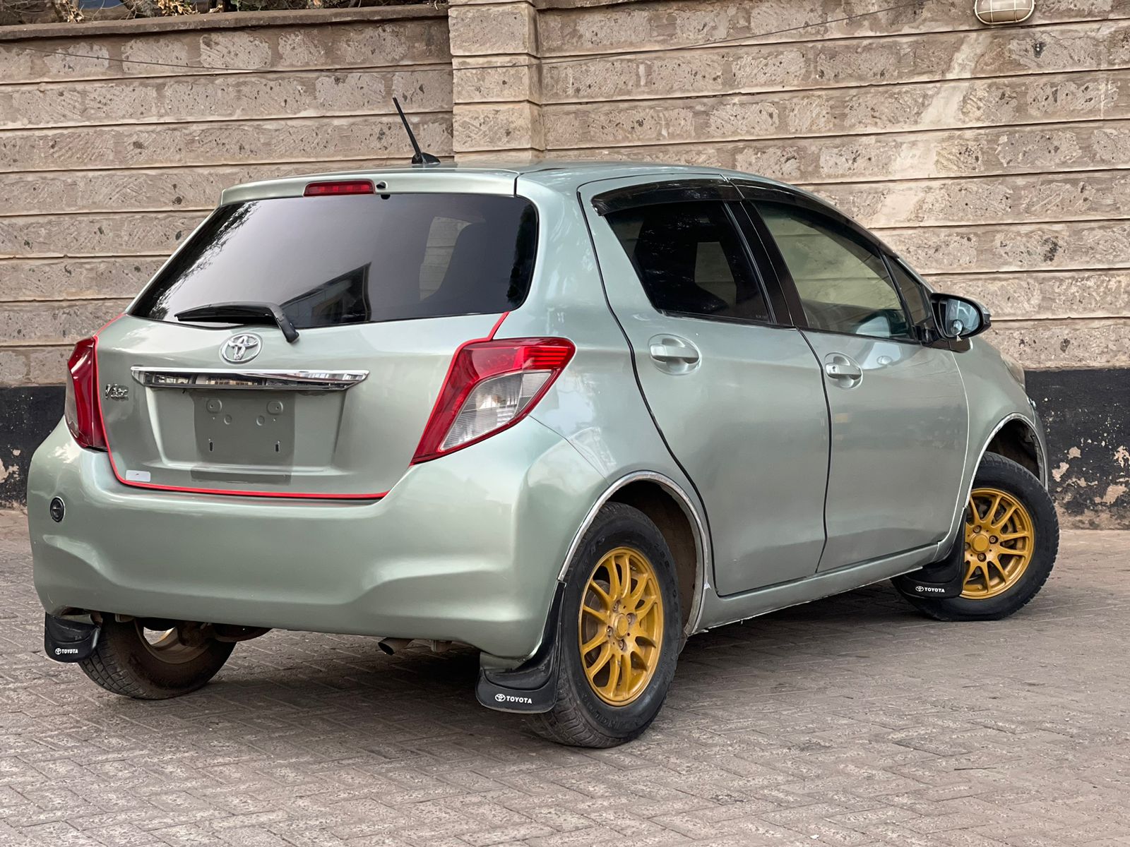 2011 Toyota Vitz