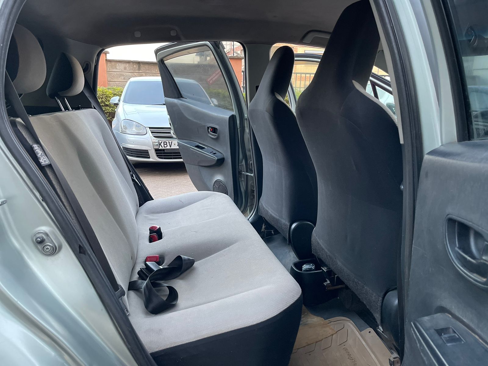 2011 Toyota Vitz