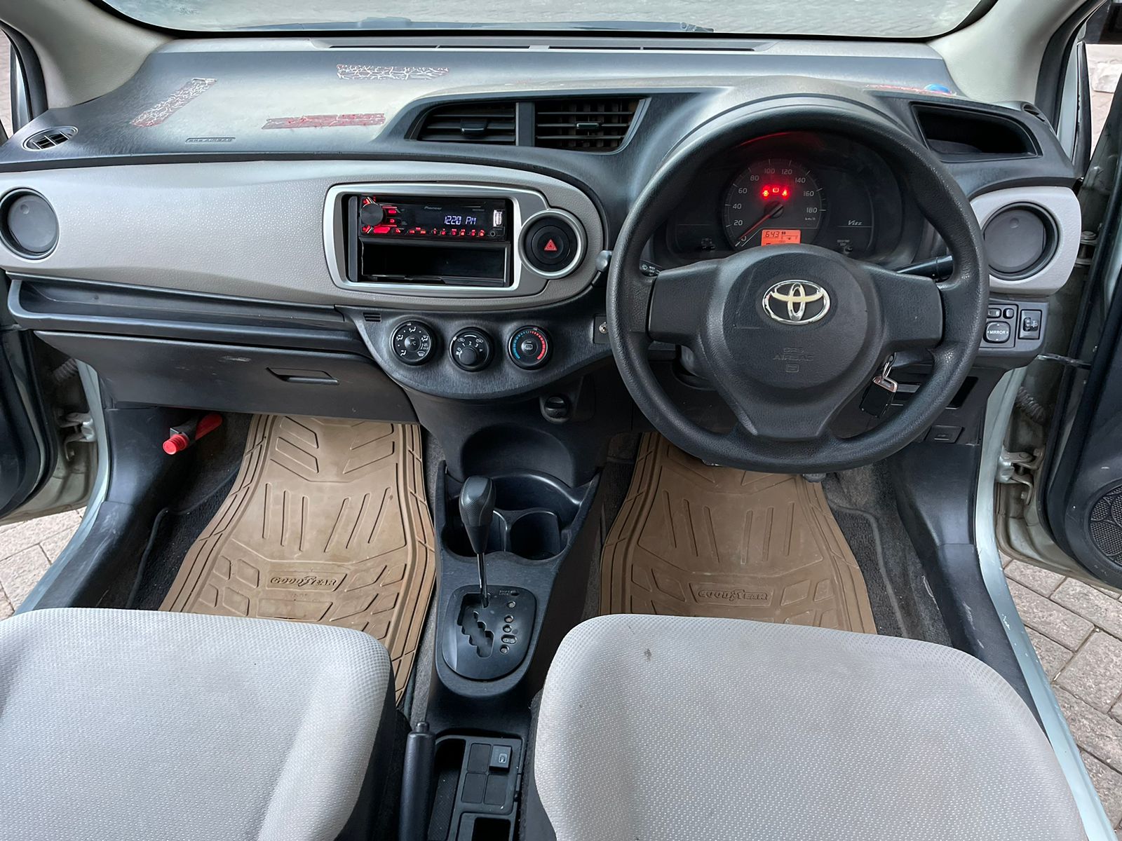 2011 Toyota Vitz