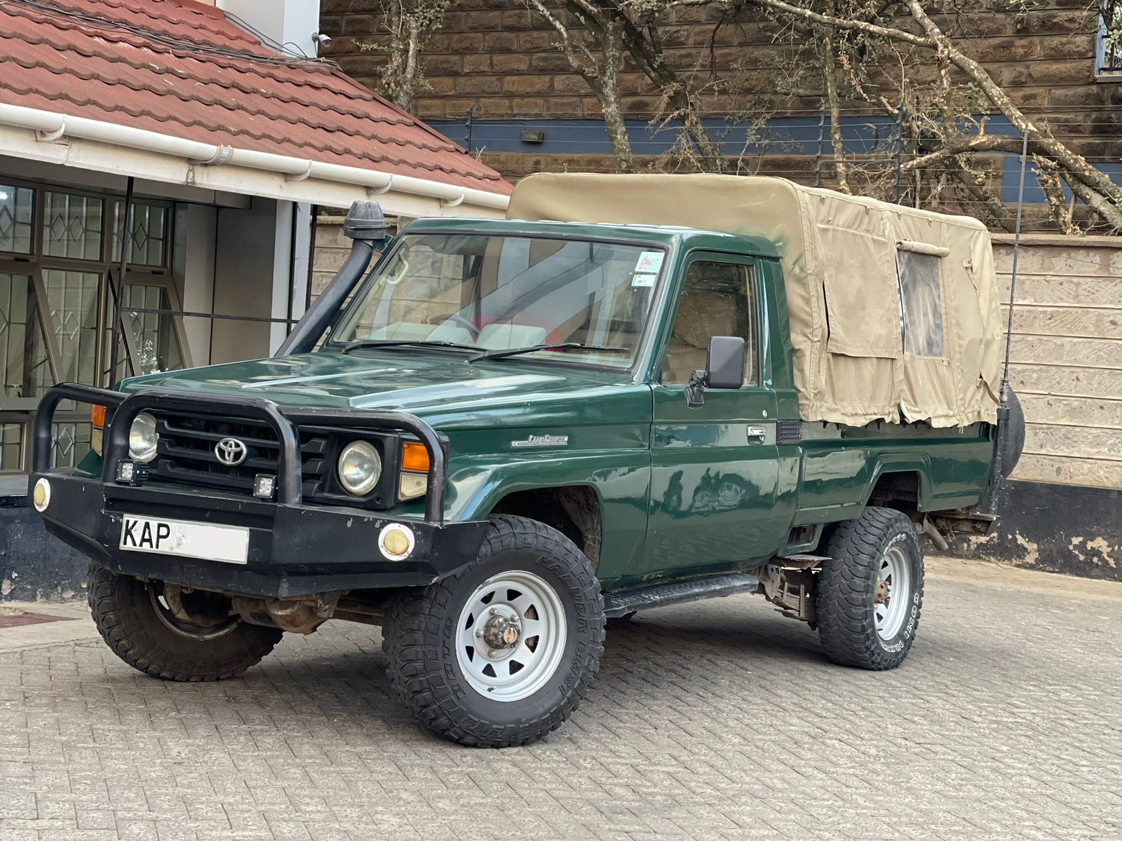2002 TOYOTA LANDCRUISER