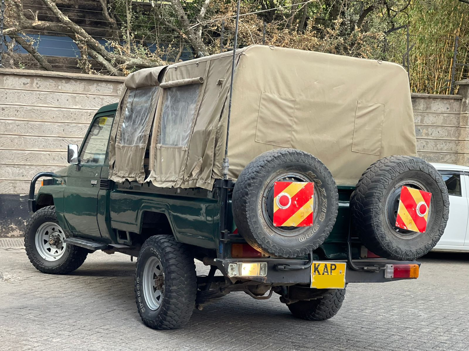2002 TOYOTA LANDCRUISER