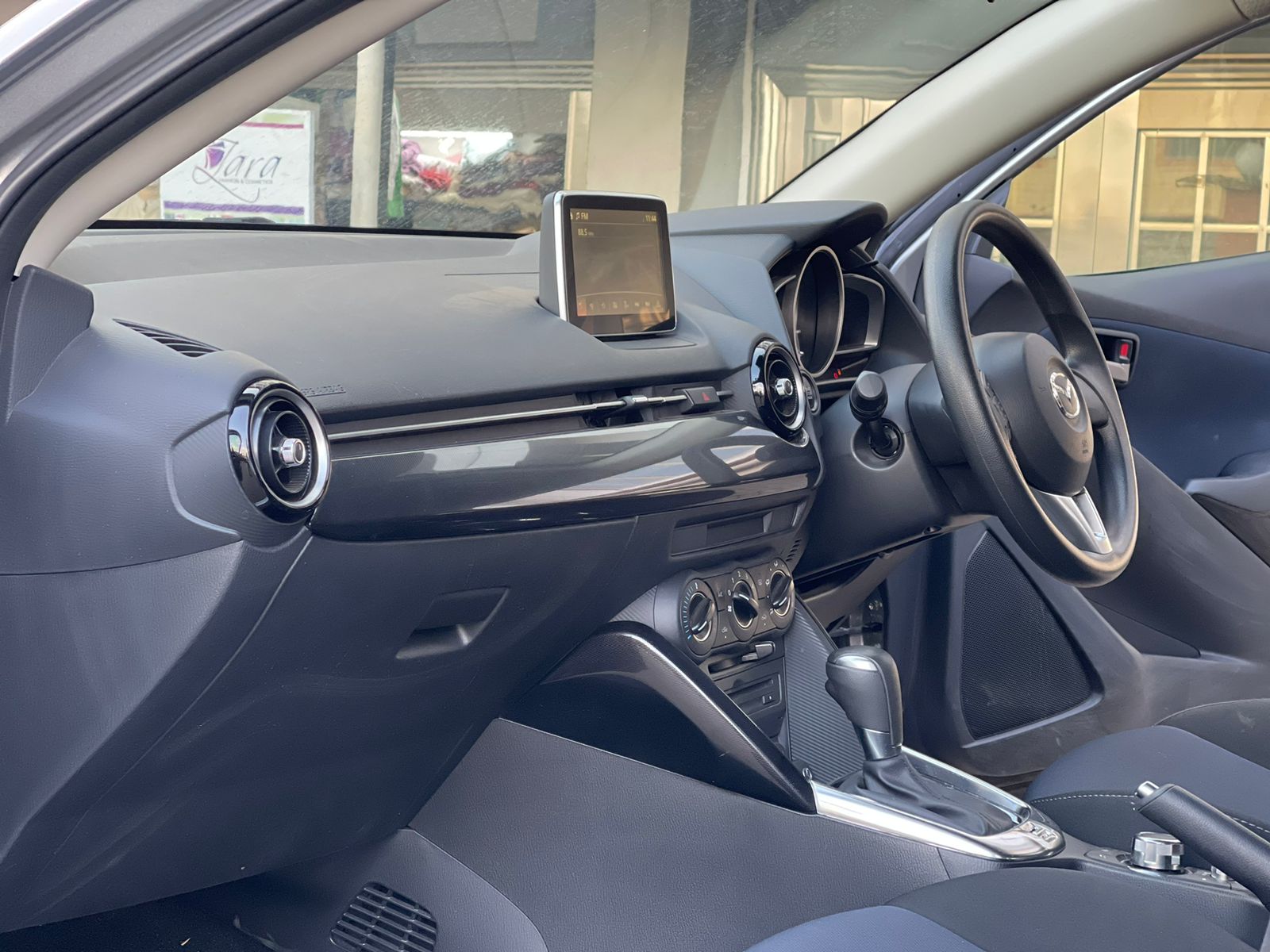 2015 Mazda Demio Newshape
