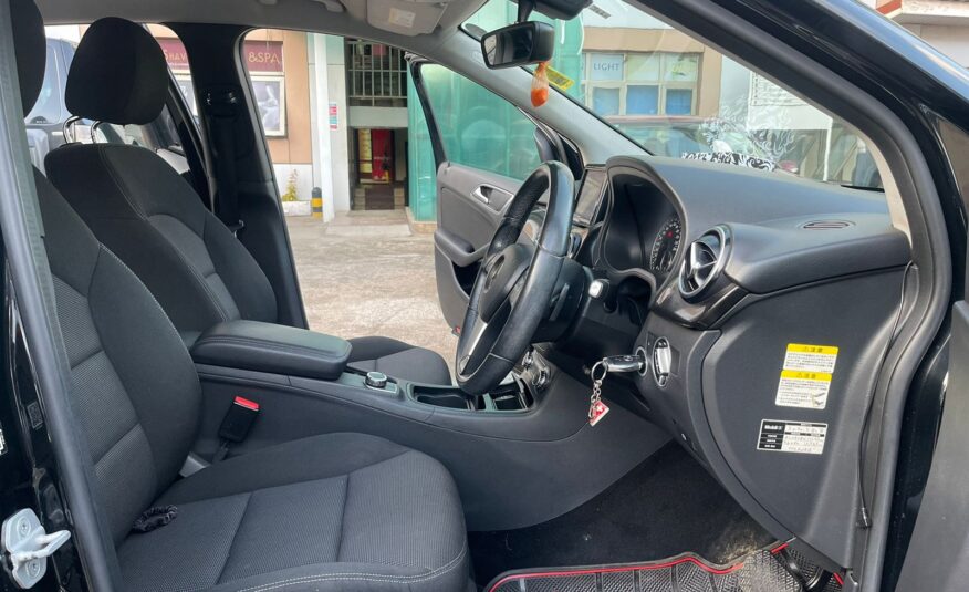 2014 Mercedes-Benz B180