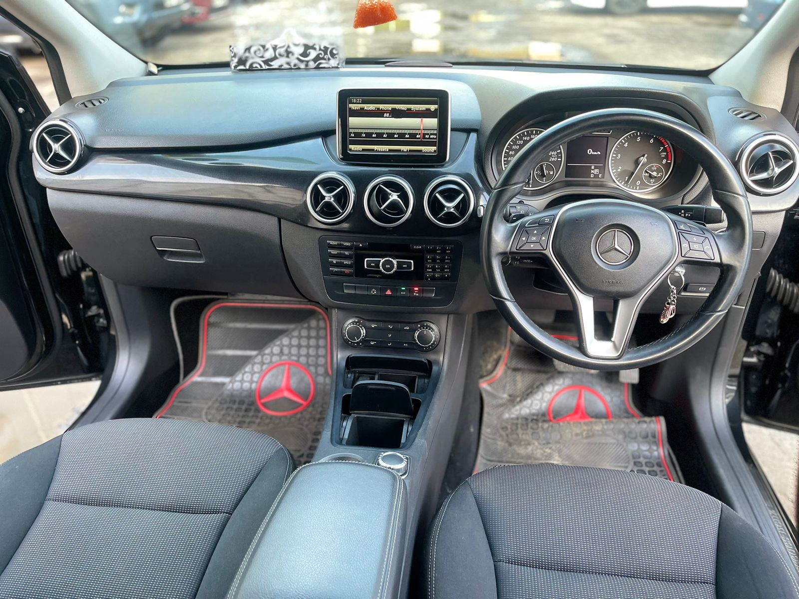 2014 Mercedes-Benz B180