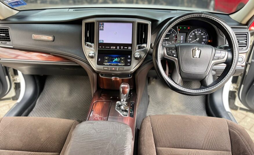 2013 Toyota Crown Royal