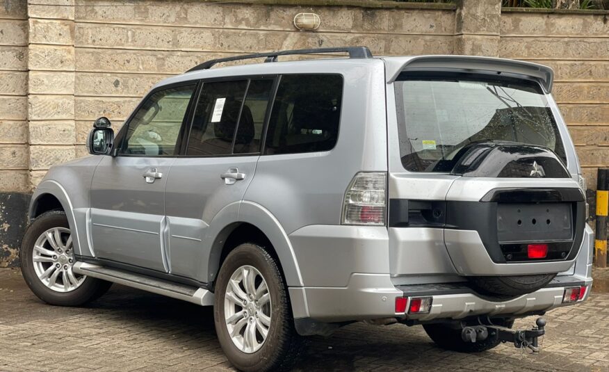 2017 Mitsubishi Pajero Sunroof