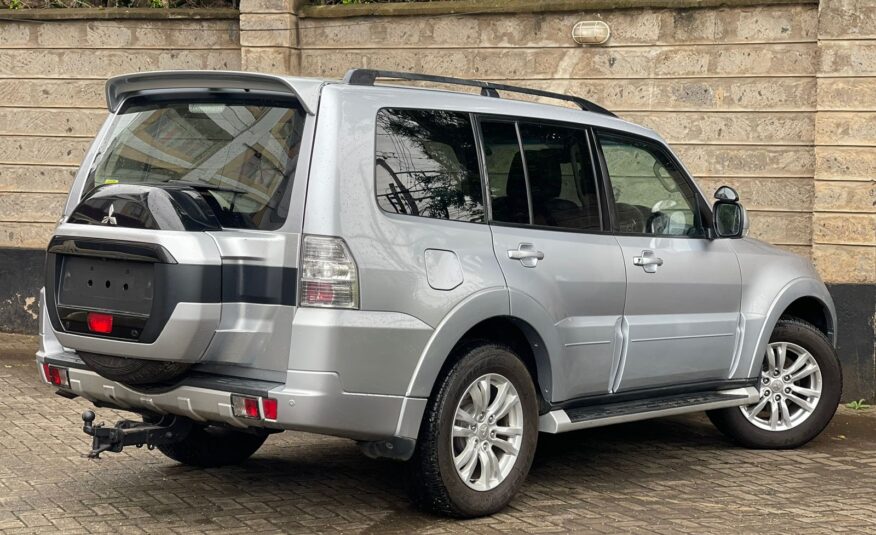 2017 Mitsubishi Pajero Sunroof