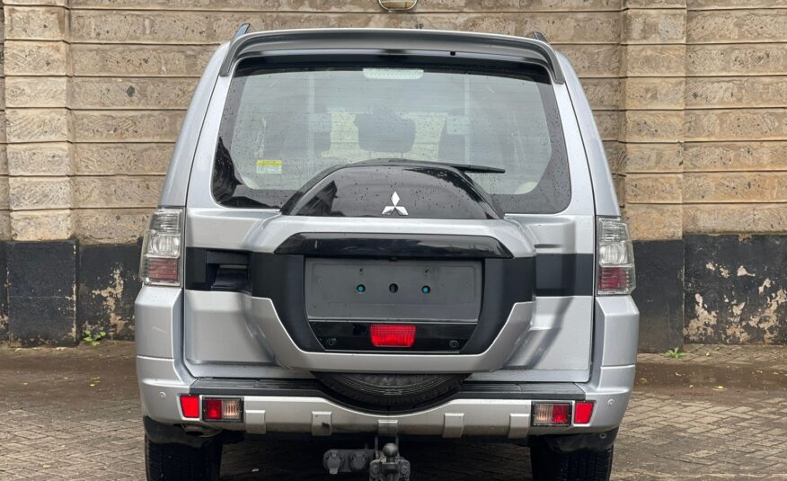 2017 Mitsubishi Pajero Sunroof