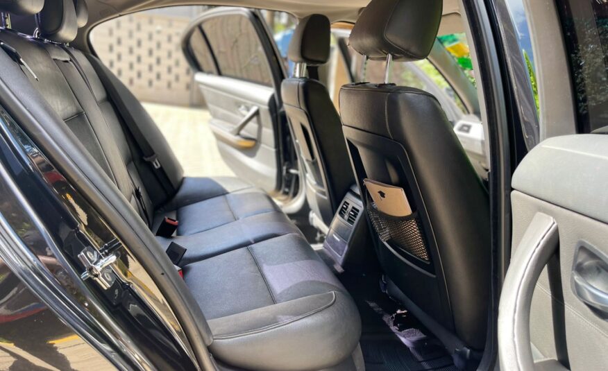 2009 BMW 323i
