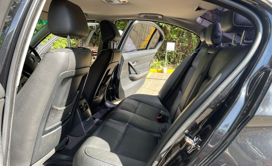 2009 BMW 323i