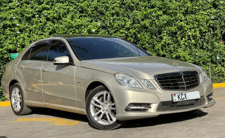 2012 Mercedes-Benz E250 SUNROOF