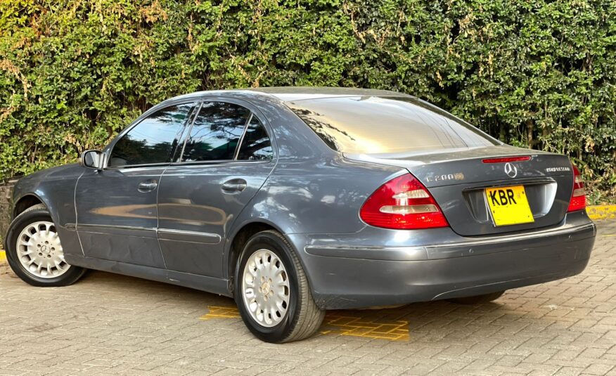 2005 Mercedes Benz E200