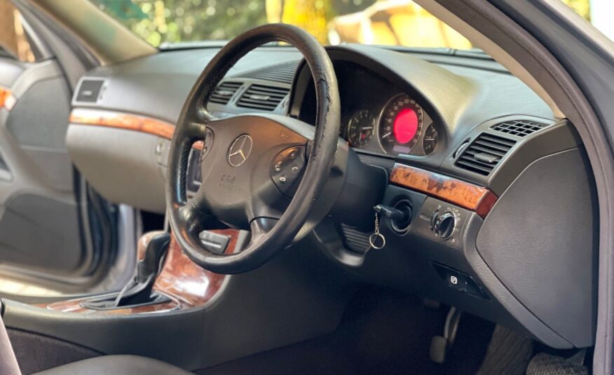 2005 Mercedes Benz E200