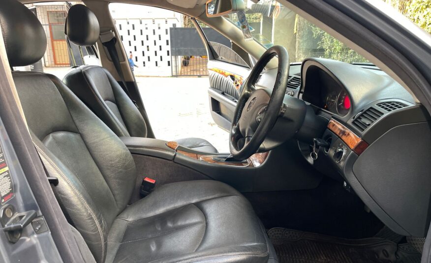 2005 Mercedes Benz E200