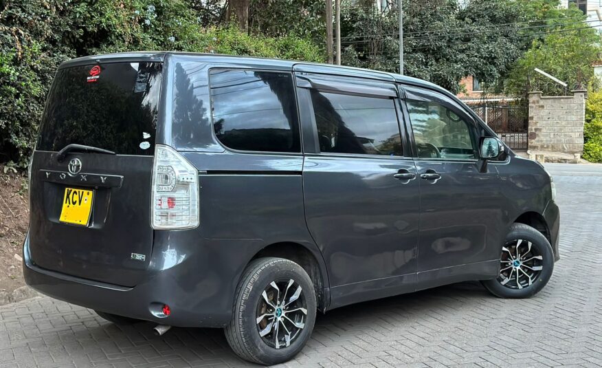 2012 Toyota Voxy