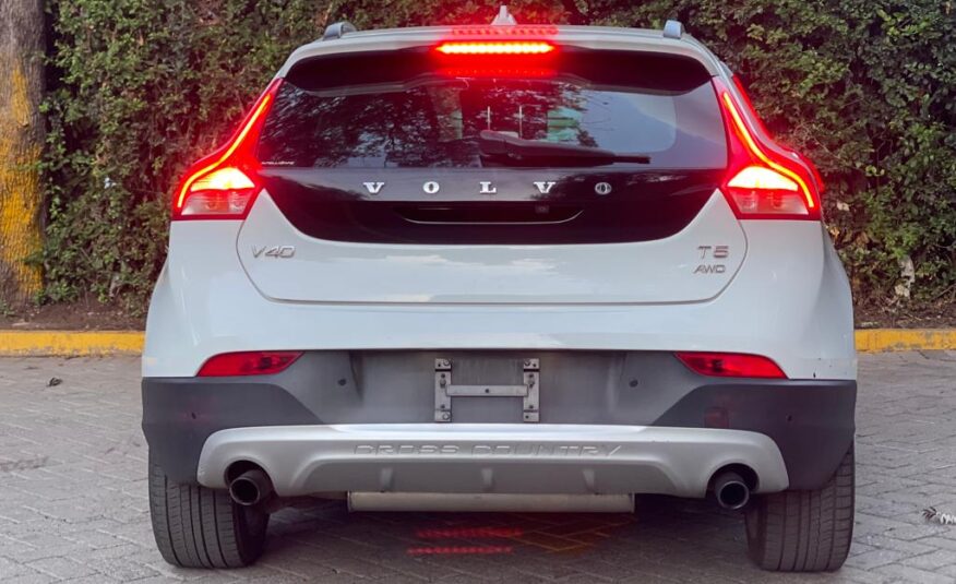 2015 Volvo V40 T4