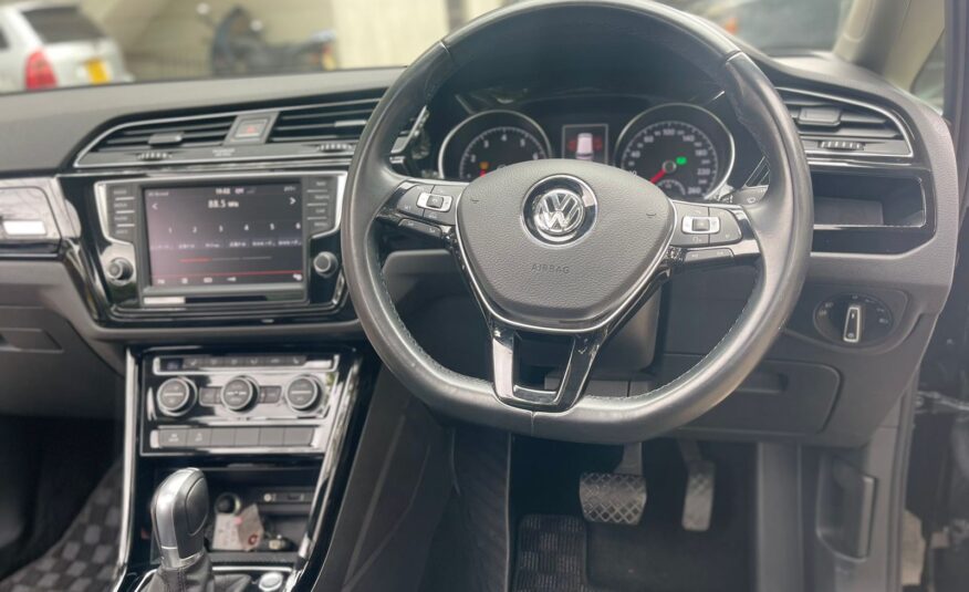 2017 Volkswagen Golf Touran 1.4T