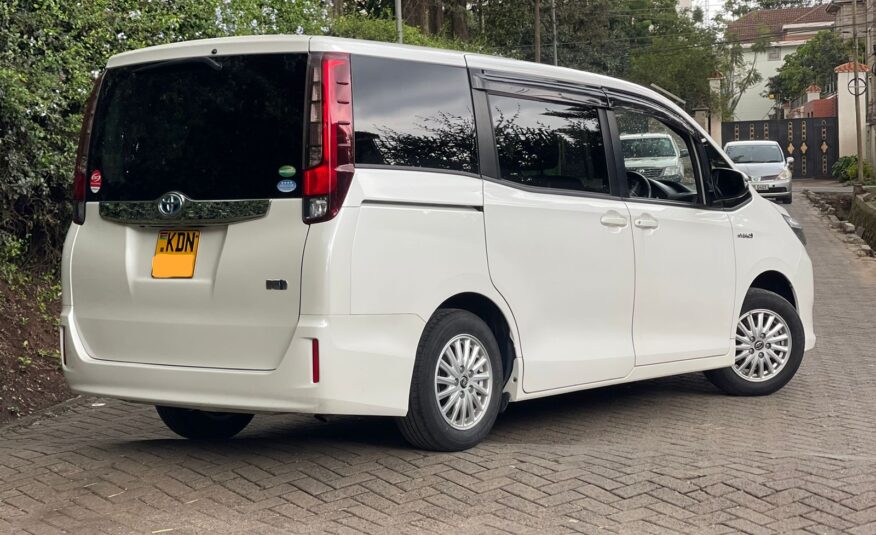 2016 Toyota Noah Hybrid