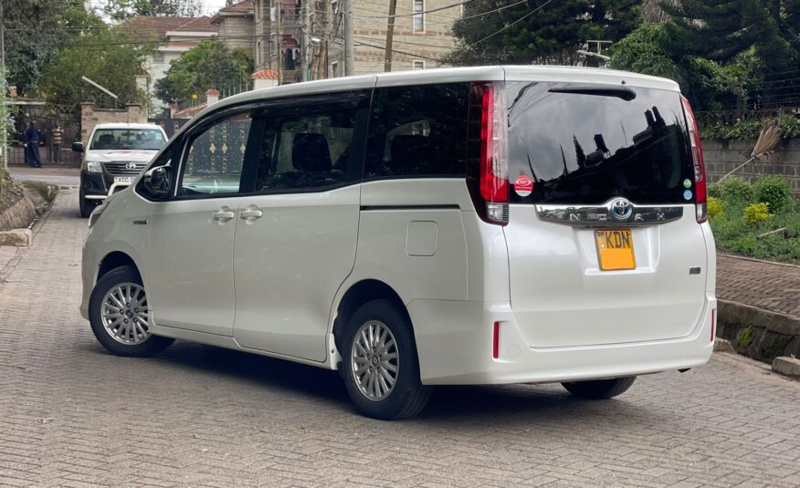 2016 Toyota Noah Hybrid