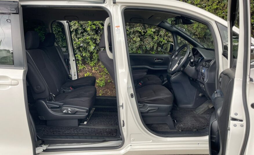 2016 Toyota Noah Hybrid