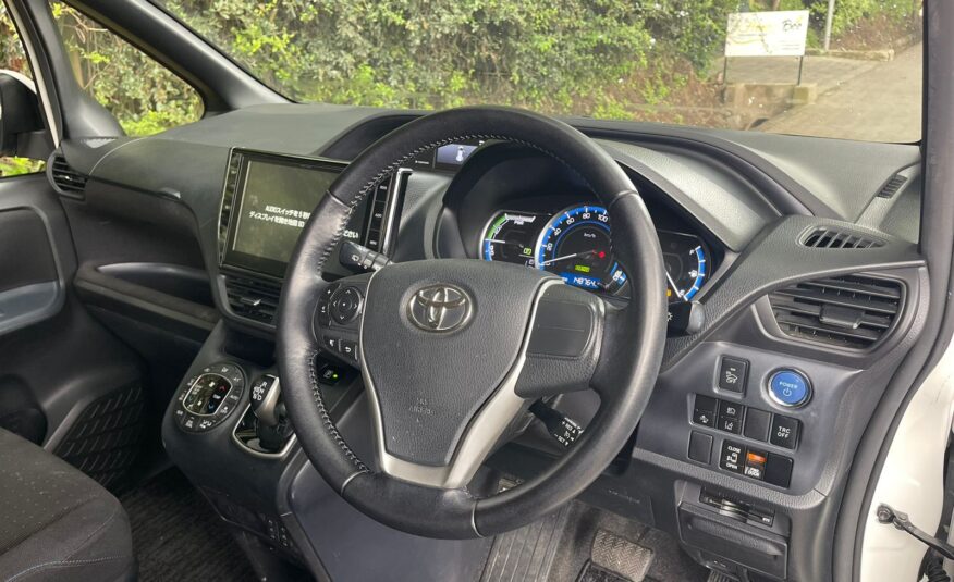 2016 Toyota Noah Hybrid