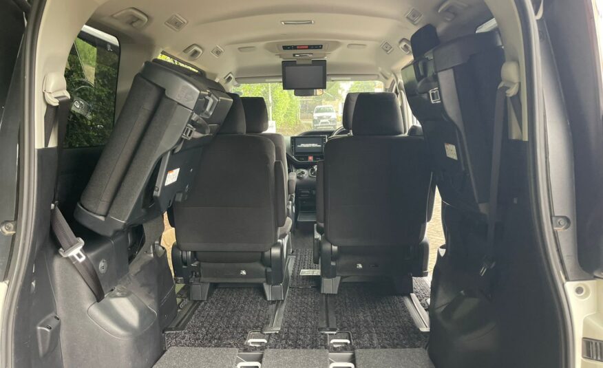 2016 Toyota Noah Hybrid