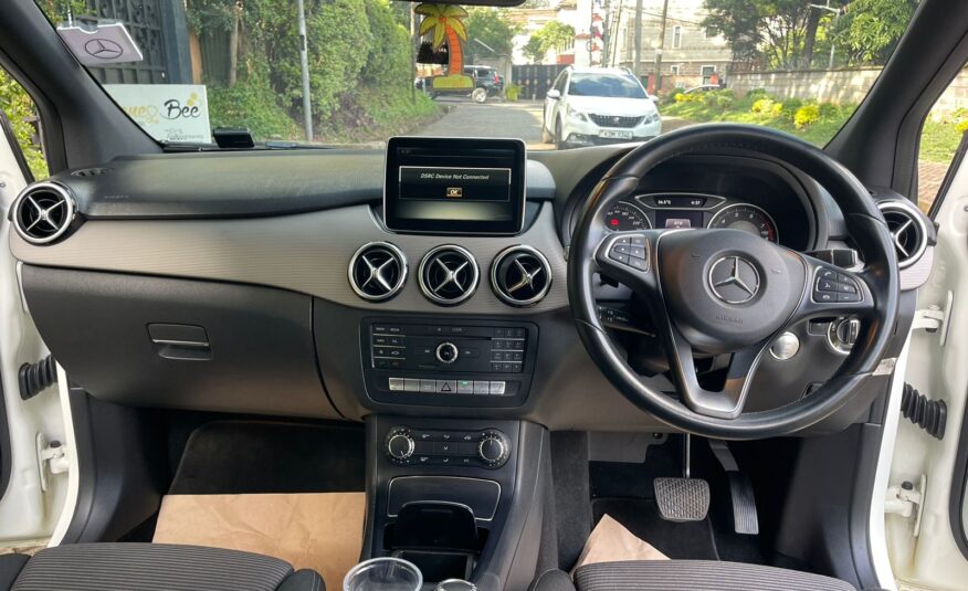 2016 Mercedes-Benz B180