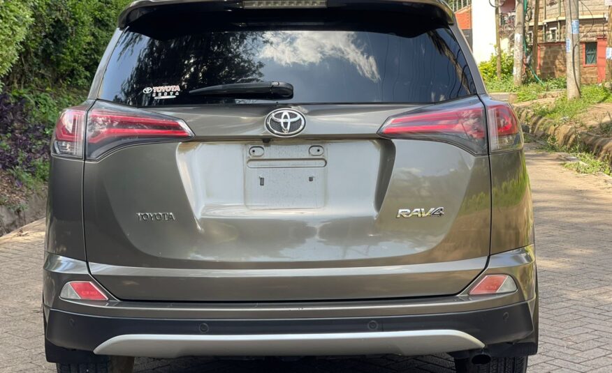 2016 Toyota RAV4 Local