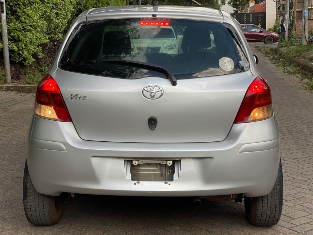  Silver 2011 Toyota Vitz in Kenya | Low-priced vehicles for sale