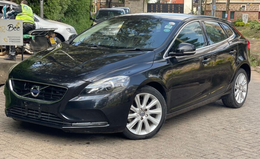 2015 Volvo V40 T4