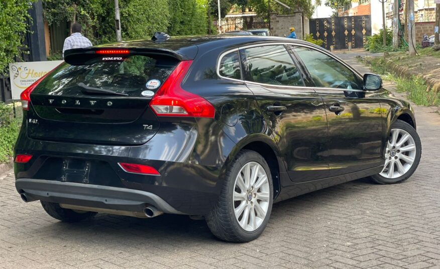 2015 Volvo V40 T4